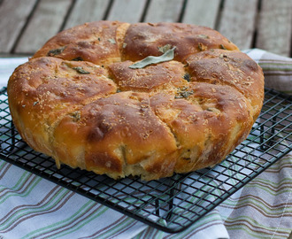 Sage and onion tear and share bread