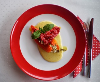 Bazsalikomos-spenótos túróval töltött paprika, krémes polentával