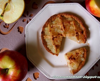 Tarta jabłkowa/jabłecznik all inclusive, czyli tarta o migdałowym spodzie z marcepanem i prażonymi jabłkami