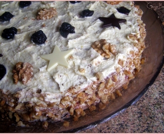 Tort korzenny miodowo-orzechowy z kremem waniliowym i wiśnią