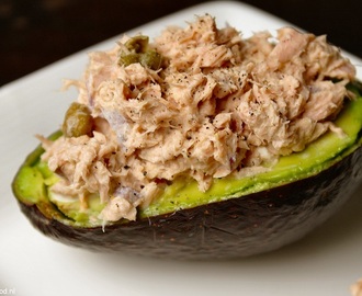 Lekker lunchen! Gevulde avocado met tonijnsalade
