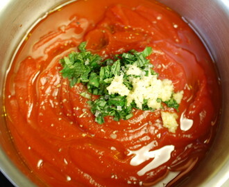 Tomatensaus als basis pizzasaus; eenvoudig recept + variaties