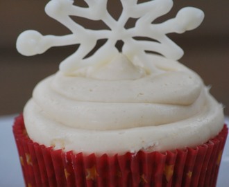 Carrot Cupcakes with Cinnamon Cream Cheese Frosting