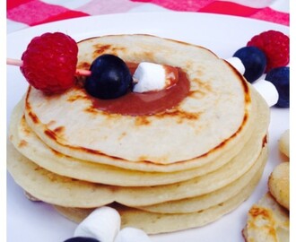 Recipe: American Style Banana Pancake Stack filled with Warm Chocolate Dipping Sauce