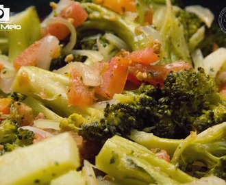 Salada de brocólis com tomates