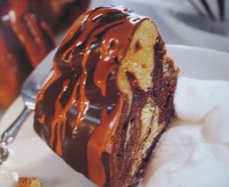 Marmorerad kaka med chokladglasyr