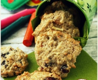 Merenda per la scuola? Biscotti Mela, Nocciole e Fiocchi d'Avena - A snack for kids? Apple, Hazelnuts and Rolled Oats Cookies