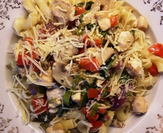 Sonja's pasta met groenten en kip (4 personen)