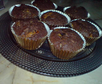 Ljuvliga muffins med kakao och vit choklad