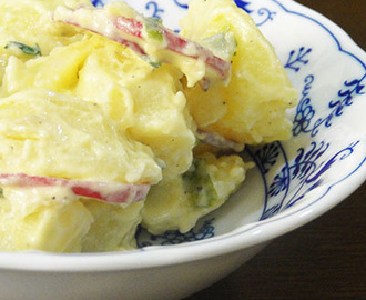 Salada de batata com rabanete e molho de raiz forte