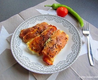 Paçanga kol böreği (opgerolde börek gevuld met Turkse pastrami en kaas)
