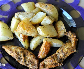Pieczona pierś z kurczaka i młode ziemniaki w ziołach z piekarnika