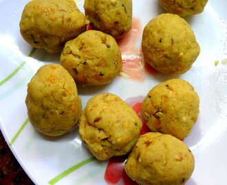 Aaloo Bonda    ( Spicy  Mashed potato balls  dipped in batter and deep fried )