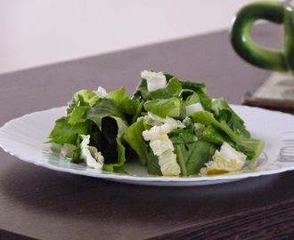 Római saláta gránátalmával és mustáros öntettel