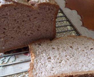 Pão integral caseiro com grãos nobres