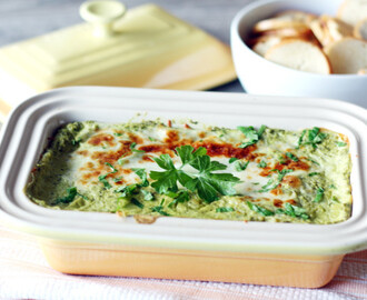 Hot Spinach and Artichoke Dip: Easy Crowd Pleaser
