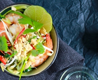 Courgetti pad thai met scampi