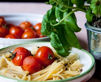Pasta olio e aglio met gepofte tomaatjes