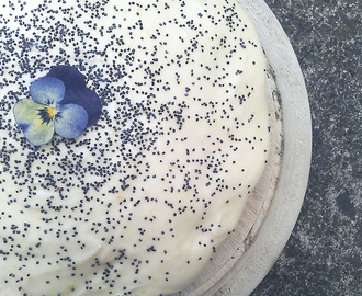 Courgette, lemon and poppy seed cake