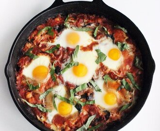 Healthy Baked Eggs in Tomato Sauce