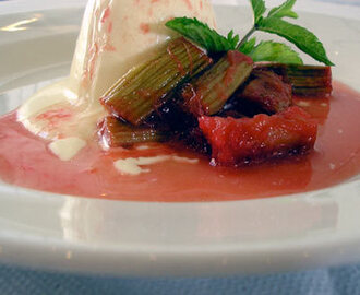 Rhubarb Pannacotta