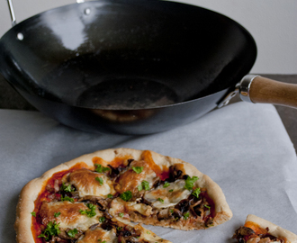 Pan pizza met champignons