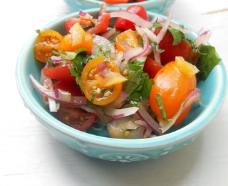 Tomaat-ui salade met ingemaakte citroen dressing. (Salata 'n maticha, basla oe 7amd msayer)