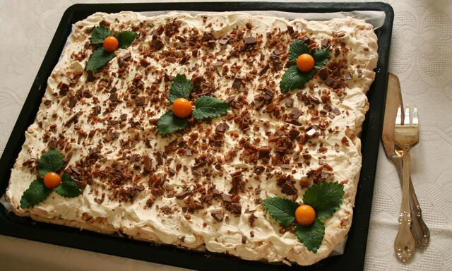 Hovets tårta (maräng, choklad och daim)