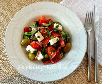 Greek Village Salad (Horiatiki Salata)