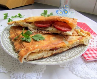 Sucuklu kaşarlı tost (Turkse tosti met sucuk en kaas)