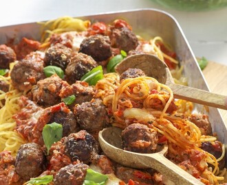 Recept: Italienska köttbullar i mustig tomatsås i ugn