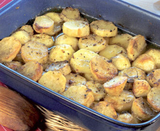 Grekisk ugnsstekt potatis (Patátes foúrnou ladorigáno)