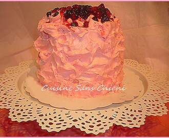 Gâteau roulé vertical,  à la mousse de fruits rouges, crème