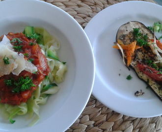 Vegan pasta met gegrilde aubergine en tomaat
