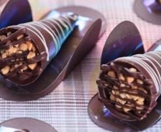 Receita de Cone Trufado de Paçoca, aprenda como fazer um cone de puro chocolate, fácil, pratico e simples com recheio de paçoca.
