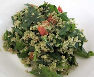 Quinoa salade met pesto en babyspinazie