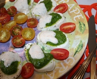 Mozzarella z domowym pesto z bazylii i sosem czosnkowym