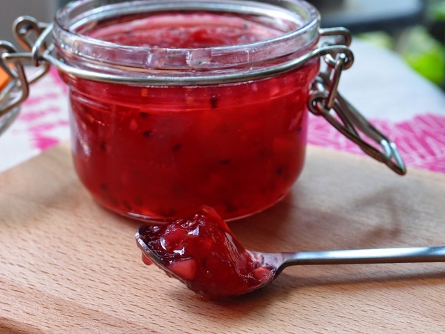 Redcurrant and chilli jam