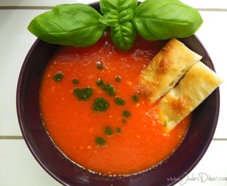 Gegrilde paprika-tomatensoep Van pure, verse ingrediënten