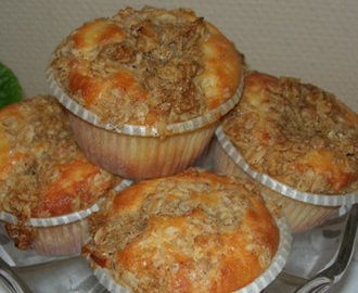 Nyttig muffins med havre och kardemumma.