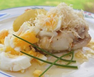 Rimmad torsk med ägg, brynt smör och pepparrot