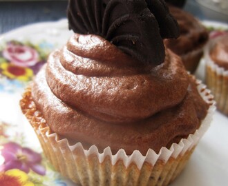 Oreo Cupcakes with Chocolate Mousse Frosting