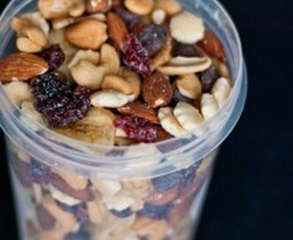 How To Make Healthy Sweet and Salty Trail Mix #SundaySupper
