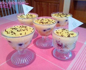 Vanilia pudingos pohár desszert