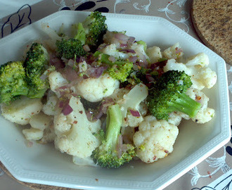 Broccoli och Blomkål wokade i sichuanpepparsalt och chilipulver
