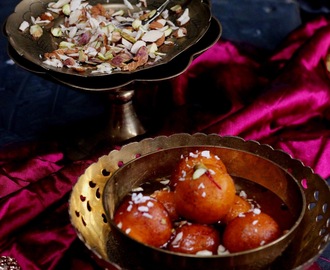 Shakkarkand aur nariyal / Shakkriya Jamun - Deep Fried Sweet Potato and coconut balls in an aromatic sugar syrup !!