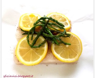 Pesce al forno light: merluzzo al limone e asparagi selvatici