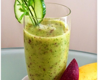 ÉLŐ reggeli ital; uborka – saláta – nektarin – banán – petrezselyemzöld