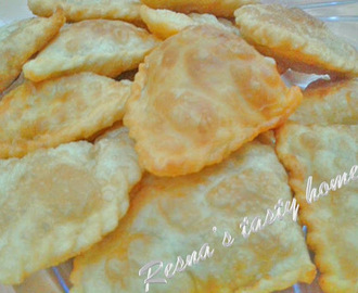 Irachi pathil/ Irachi pathiri/ Malabar samosa (Chicken filled fried rotti)