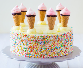 De ultieme verjaardagstaart met ijsjes en discodip